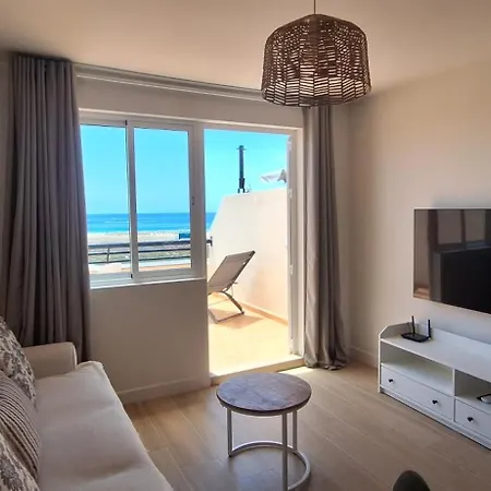Апартаменты Ocean Breeze House *