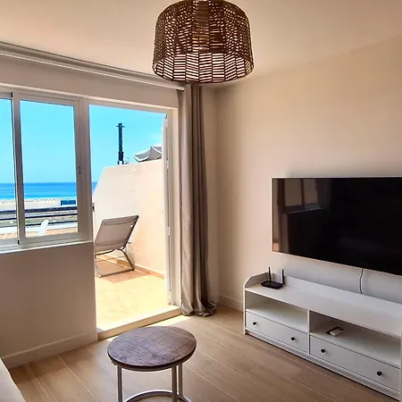 Апартаменты Ocean Breeze House *